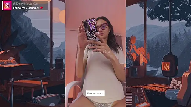 Snapshot of DanyNova_Co chatting on February 2025 09:06:02 PM DanyNova Co online show from February 2025 09:06:02 PM