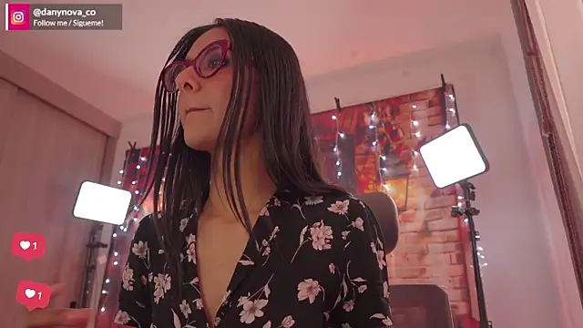 Snapshot of DanyNova_Co chatting on November 2025 09:15:01 PM DanyNova Co online show from November 2025 09:15:01 PM