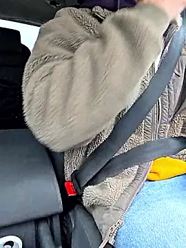 Snapshot of Zeefy chatting on October 2025 11:42:01 AM Zeefy online show from October 2025 11:42:01 AM