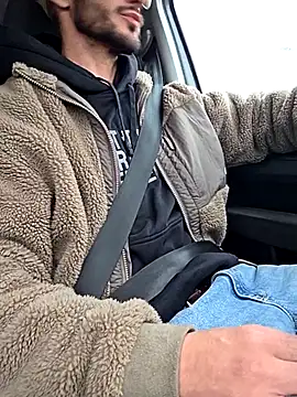 Snapshot of Zeefy chatting on November 2025 09:43:01 AM Zeefy online show from November 2025 09:43:01 AM