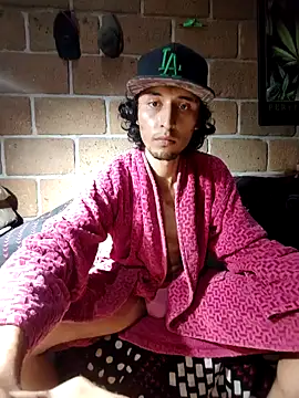 Pitudo20cmm online show from September 2025 06:37:02 AM