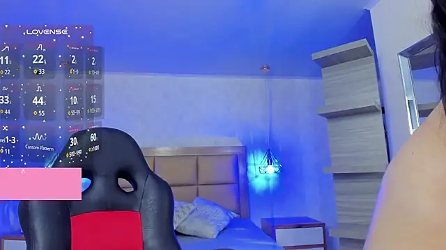 LARSONMIA online show from October 2025 12:13:02 PM