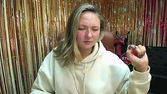 Snapshot of SallyVerda chatting on October 2025 05:23:02 PM SallyVerda online show from October 2025 05:23:02 PM