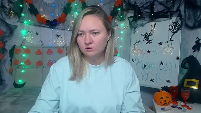 Snapshot of SallyVerda chatting on October 2025 06:14:02 PM SallyVerda online show from October 2025 06:14:02 PM