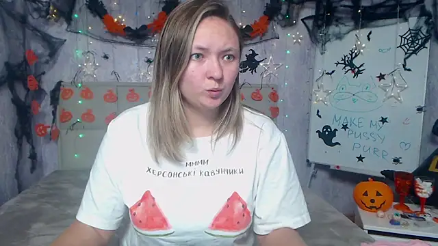 Snapshot of SallyVerda chatting on October 2025 07:03:02 PM SallyVerda online show from October 2025 07:03:02 PM