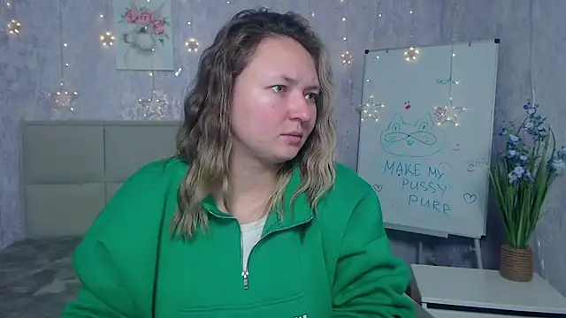 Snapshot of SallyVerda chatting on November 2025 07:03:01 PM SallyVerda online show from November 2025 07:03:01 PM