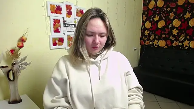 Snapshot of SallyVerda chatting on November 2025 06:29:01 PM SallyVerda online show from November 2025 06:29:01 PM