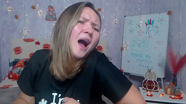 Snapshot of SallyVerda chatting on November 2025 06:51:01 PM SallyVerda online show from November 2025 06:51:01 PM