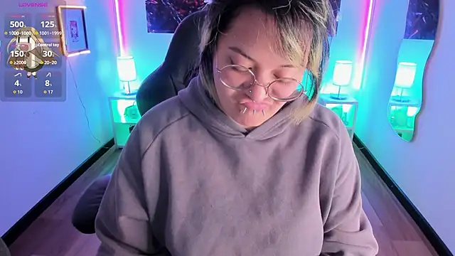 lucky-leah online show from October 2025 03:47:02 AM