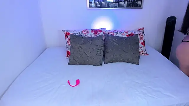 Snapshot of lau_miller chatting on September 2025 01:18:01 AM lau miller online show from September 2025 01:18:01 AM