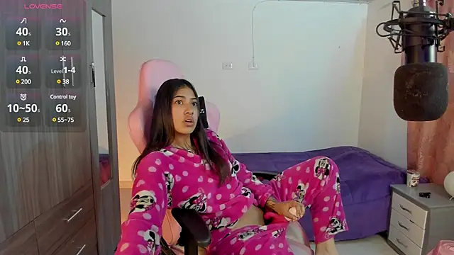 Snapshot of Kayla_foxxy chatting on December 2024 06:58:01 AM Kayla foxxy online show from December 2024 06:58:01 AM