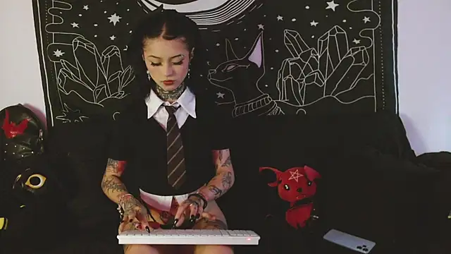 Snapshot of Isabella__dark chatting on October 2025 09:48:02 PM Isabella dark online show from October 2025 09:48:02 PM