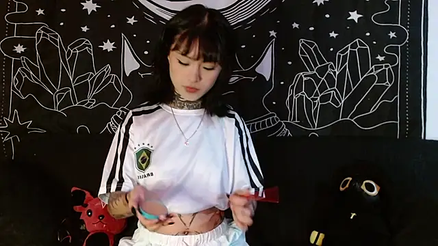 Snapshot of Isabella__dark chatting on November 2025 04:33:01 AM Isabella dark online show from November 2025 04:33:01 AM