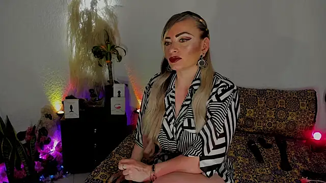 Snapshot of Jeanineescott chatting on September 2025 06:46:01 AM Jeanineescott online show from September 2025 06:46:01 AM