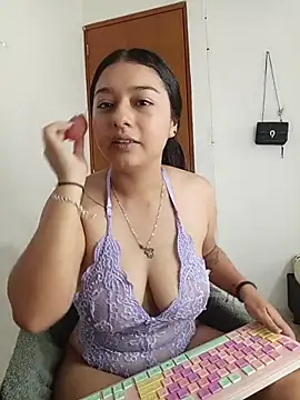 Snapshot of Kittyy_Hott_ chatting on December 2025 09:09:02 PM Kittyy Hott online show from December 2025 09:09:02 PM