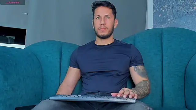 Snapshot of George_Diesell chatting on September 2025 04:18:02 AM George Diesell online show from September 2025 04:18:02 AM