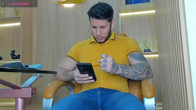 Snapshot of George_Diesell chatting on October 2025 04:11:01 AM George Diesell online show from October 2025 04:11:01 AM