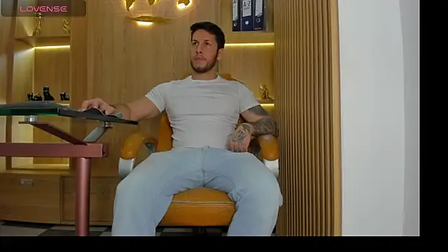 Snapshot of George_Diesell chatting on October 2025 05:08:01 AM George Diesell online show from October 2025 05:08:01 AM