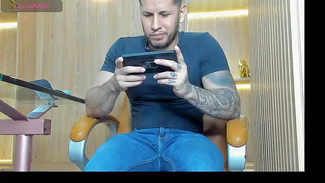 Snapshot of George_Diesell chatting on October 2025 08:53:02 PM George Diesell online show from October 2025 08:53:02 PM