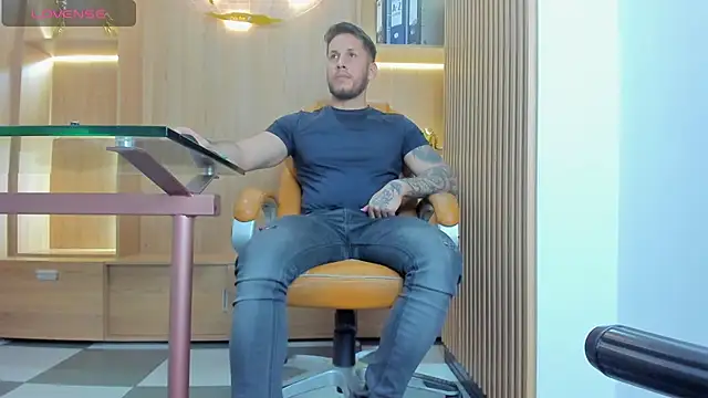 Snapshot of George_Diesell chatting on October 2025 08:42:01 PM George Diesell online show from October 2025 08:42:01 PM