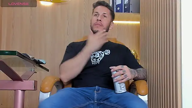 Snapshot of George_Diesell chatting on October 2025 08:40:02 PM George Diesell online show from October 2025 08:40:02 PM