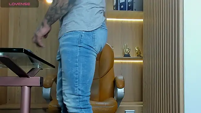 Snapshot of George_Diesell chatting on October 2025 10:28:02 PM George Diesell online show from October 2025 10:28:02 PM