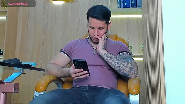 Snapshot of George_Diesell chatting on October 2025 09:15:02 PM George Diesell online show from October 2025 09:15:02 PM