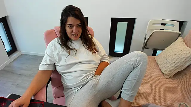 Snapshot of Dyana_Kaylinn chatting on November 2025 05:32:02 AM Dyana Kaylinn online show from November 2025 05:32:02 AM