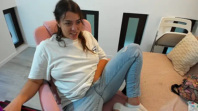 Snapshot of Dyana_Kaylinn chatting on November 2025 05:29:02 AM Dyana Kaylinn online show from November 2025 05:29:02 AM