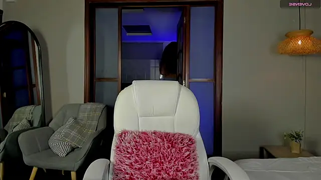 nayah   online show from October 2025 08:43:02 PM