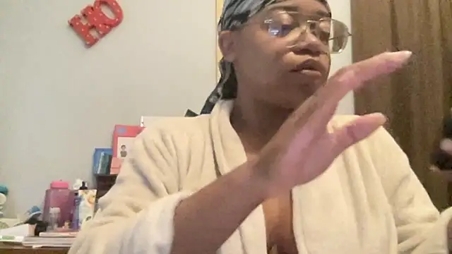 MommyConfident online show from October 2025 01:42:02 PM