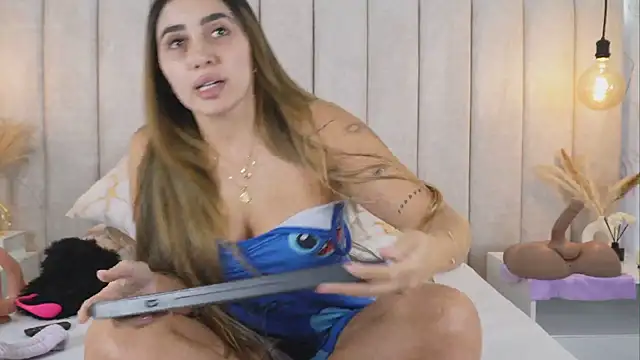 Snapshot of Annyy_Rosse chatting on November 2025 09:04:01 PM Annyy Rosse online show from November 2025 09:04:01 PM