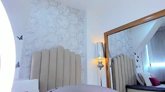 SofiaRios04 online show from September 2025 12:43:02 PM