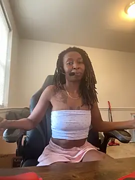 Snapshot of LeyaHoneybuns chatting on November 2025 07:45:02 PM LeyaHoneybuns online show from November 2025 07:45:02 PM