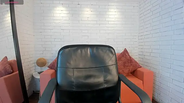 paulina sweett  online show from October 2025 12:28:01 PM