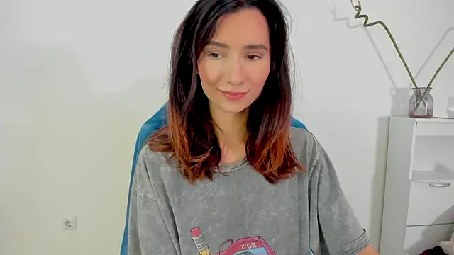 crystalnut online show from September 2025 02:59:01 AM