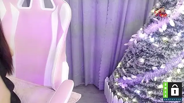 Snapshot of San___San chatting on December 2024 01:44:02 PM San San online show from December 2024 01:44:02 PM