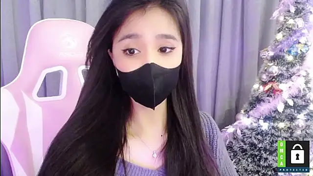 Snapshot of San___San chatting on December 2024 05:10:01 PM San San online show from December 2024 05:10:01 PM