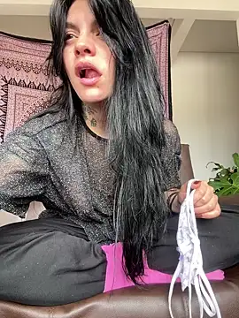 Val   online show from October 2025 05:02:02 PM