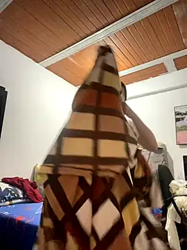 Iris love18 online show from October 2025 04:50:01 PM