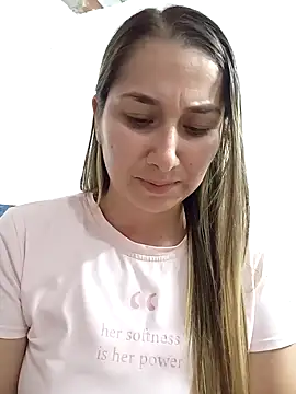 Iris love18 online show from November 2025 08:55:01 PM