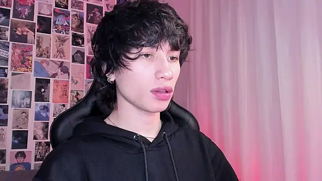 Snapshot of liamelf chatting on January 2025 03:32:02 AM liamelf online show from January 2025 03:32:02 AM