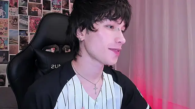 Snapshot of liamelf chatting on January 2025 05:05:01 AM liamelf online show from January 2025 05:05:01 AM