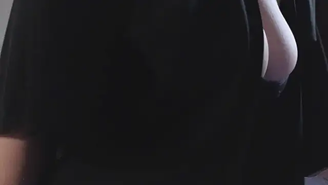 Snapshot of Laura_Karamazov chatting on October 2025 11:21:02 AM Laura Karamazov online show from October 2025 11:21:02 AM