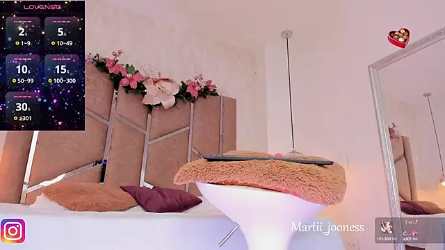 Snapshot of Martinaa_Jones_ chatting on January 2025 07:10:02 PM Martinaa Jones online show from January 2025 07:10:02 PM