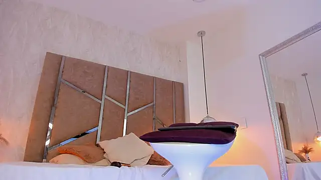 Snapshot of Martinaa_Jones_ chatting on October 2025 07:58:02 PM Martinaa Jones online show from October 2025 07:58:02 PM