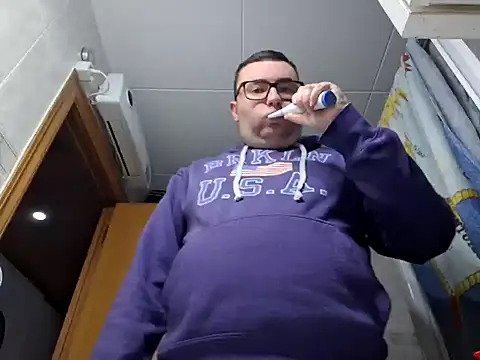 Javier bear online show from December 2024 10:42:02 AM