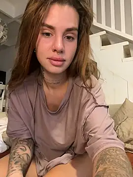 EmiliaCatalina online show from December 2024 05:51:02 PM