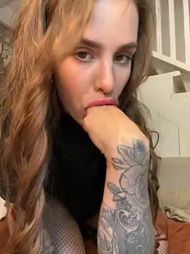 EmiliaCatalina online show from December 2024 10:00:02 PM