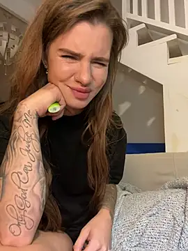 EmiliaCatalina online show from December 2024 01:47:02 AM